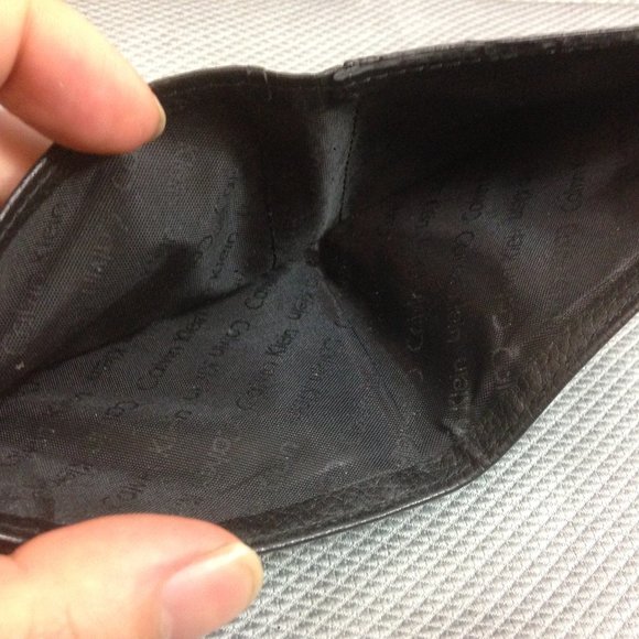 Calvin Klein Genuine Leather Wallet - Picture 10 of 10